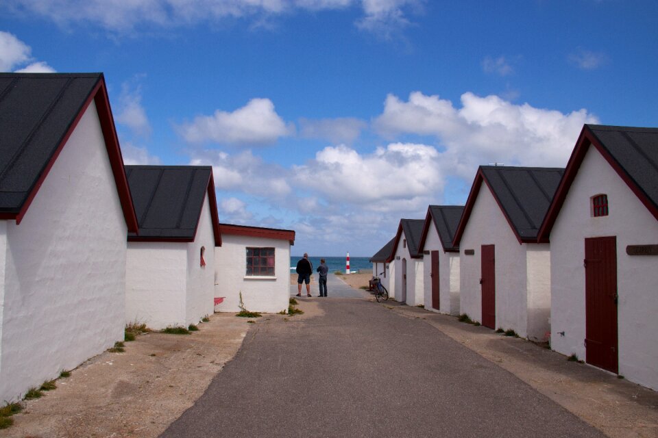 Fishery huts road