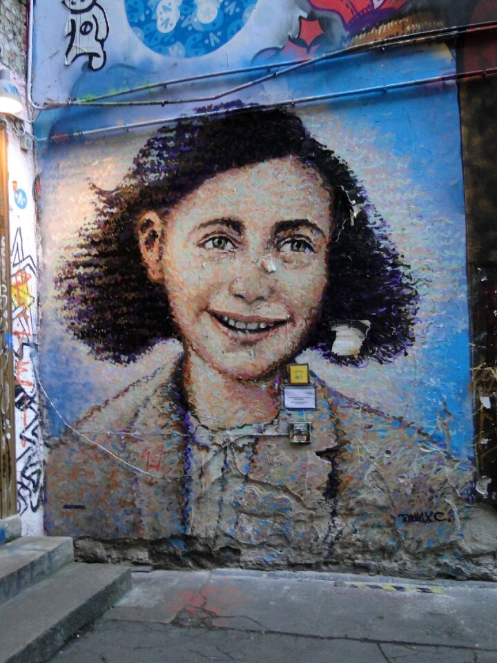 Facade spray graffiti