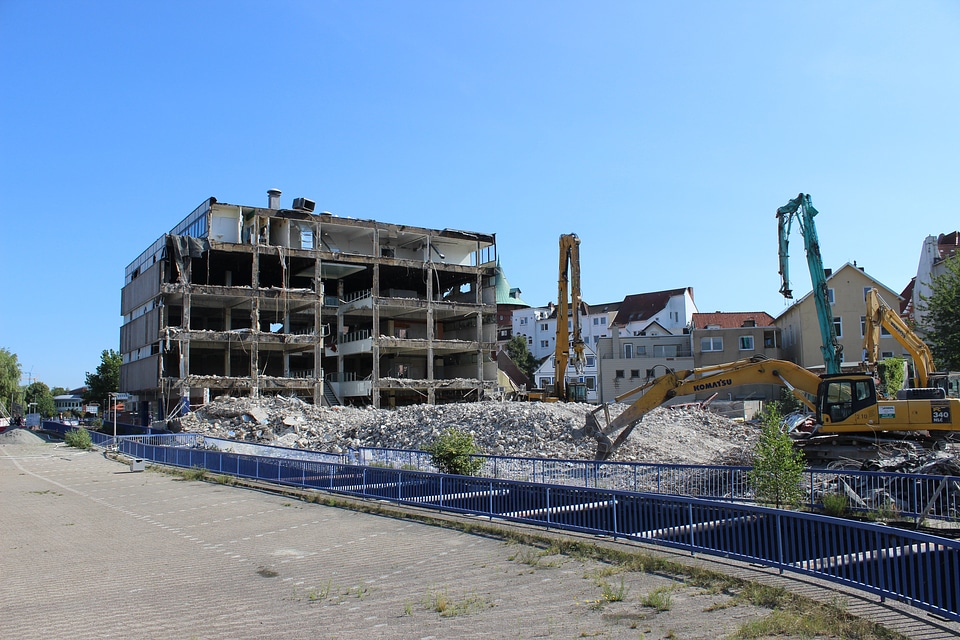 Site construction abbruchzange work