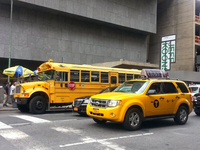 Yellow taxi ònibus school photo