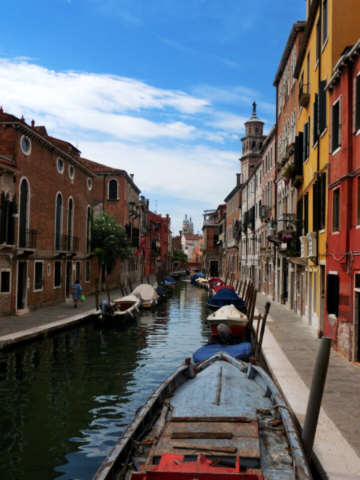 Venice road train boats