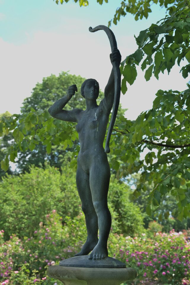 Woman archer body