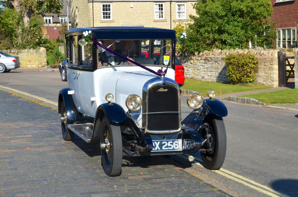 Wedding car white wedding car