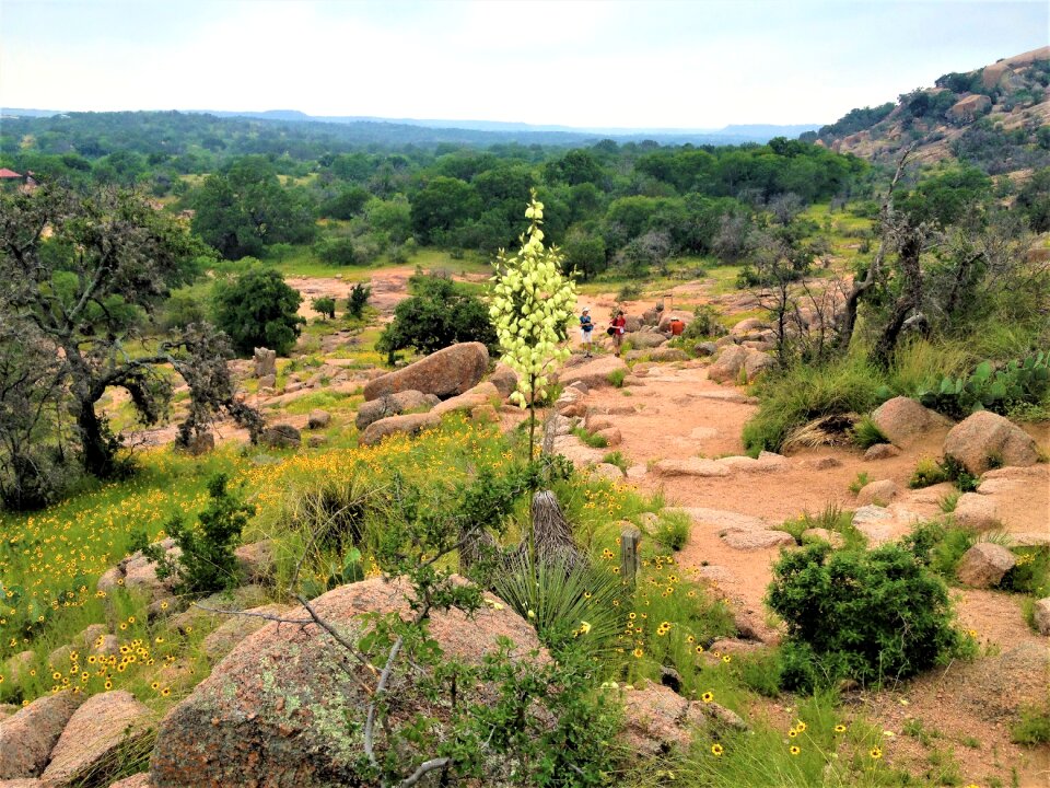 Hiking enchanted rock texas