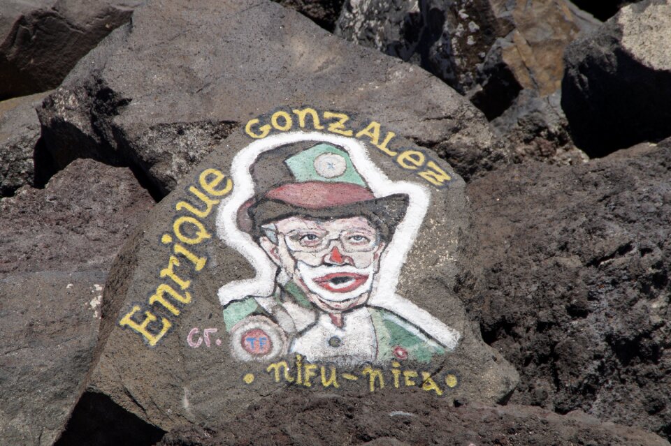 Painting stones shore stones