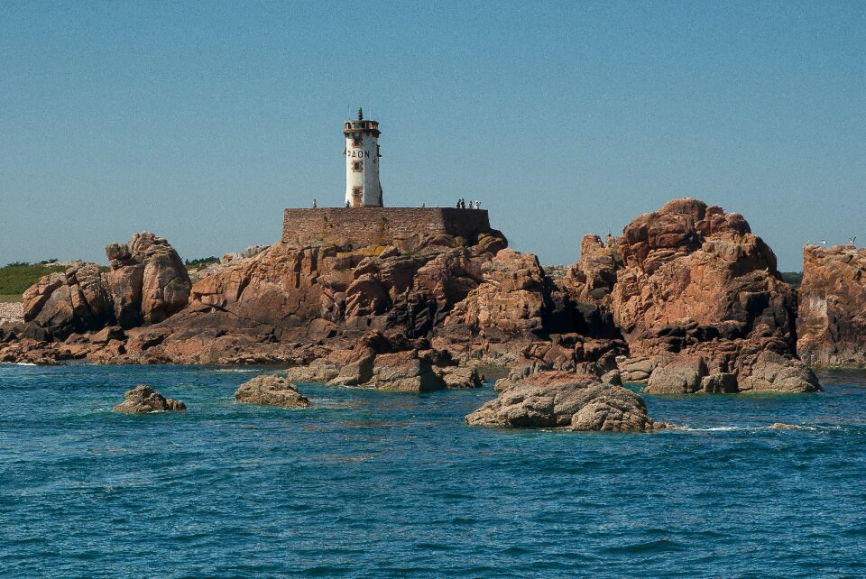 Lighthouse navigation tide