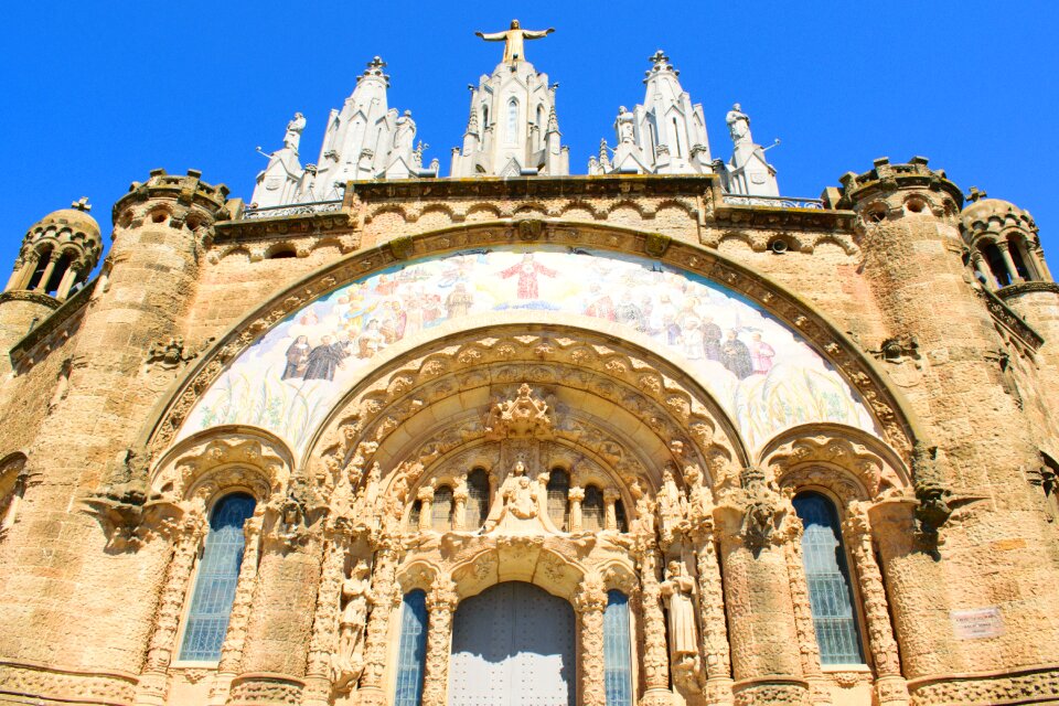 Spain building religion