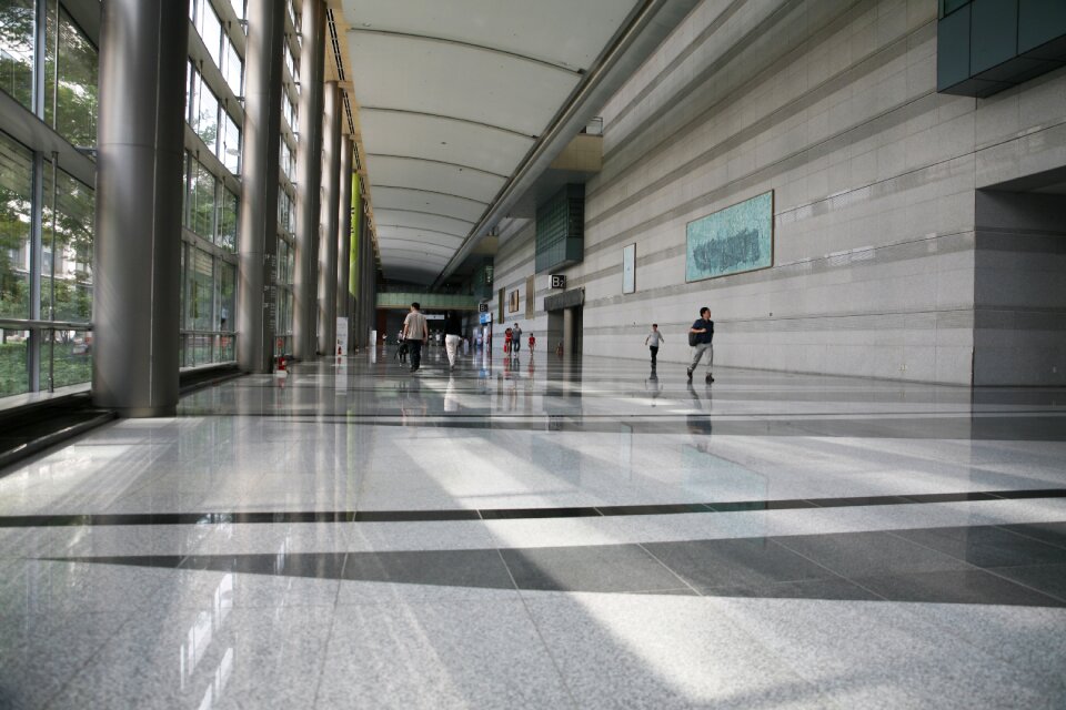 Exhibition window floor