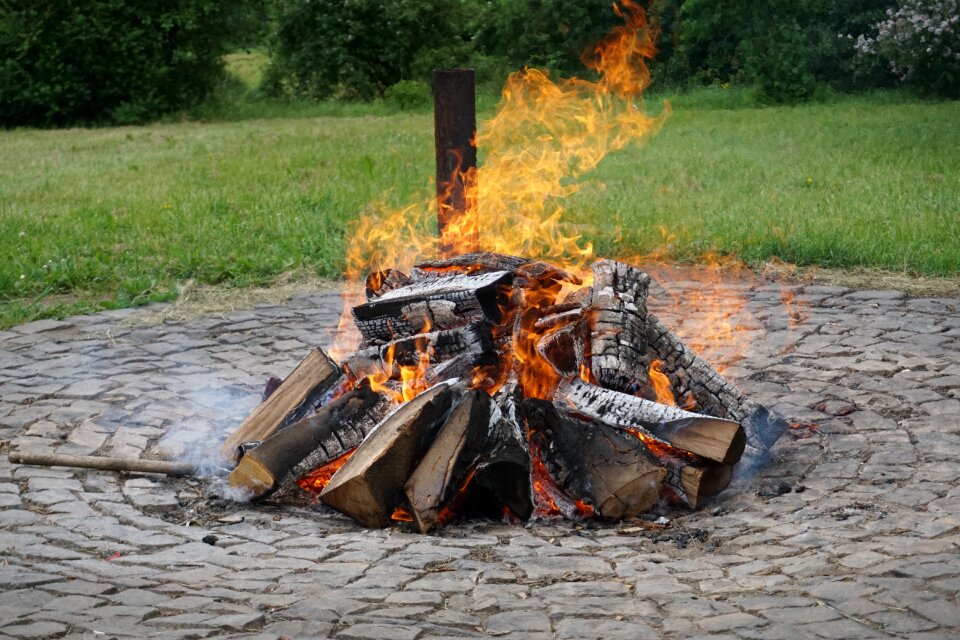 Flame wood fire hot
