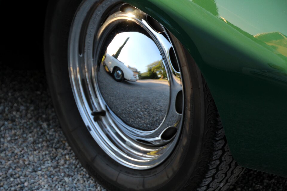 Porsche c hub cap shiny