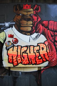Graffiti pictures bear