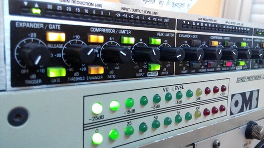 Radio amplifier lights
