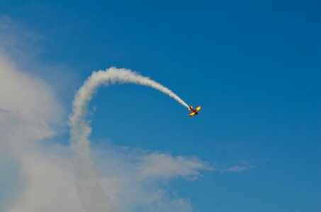 Aviation aircraft blue smoke