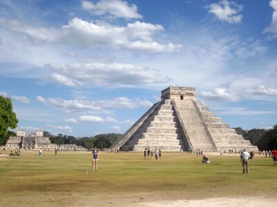 Mexico temple of kukulkan chichen itza photo