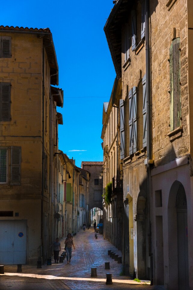Beaucaire gard shadow