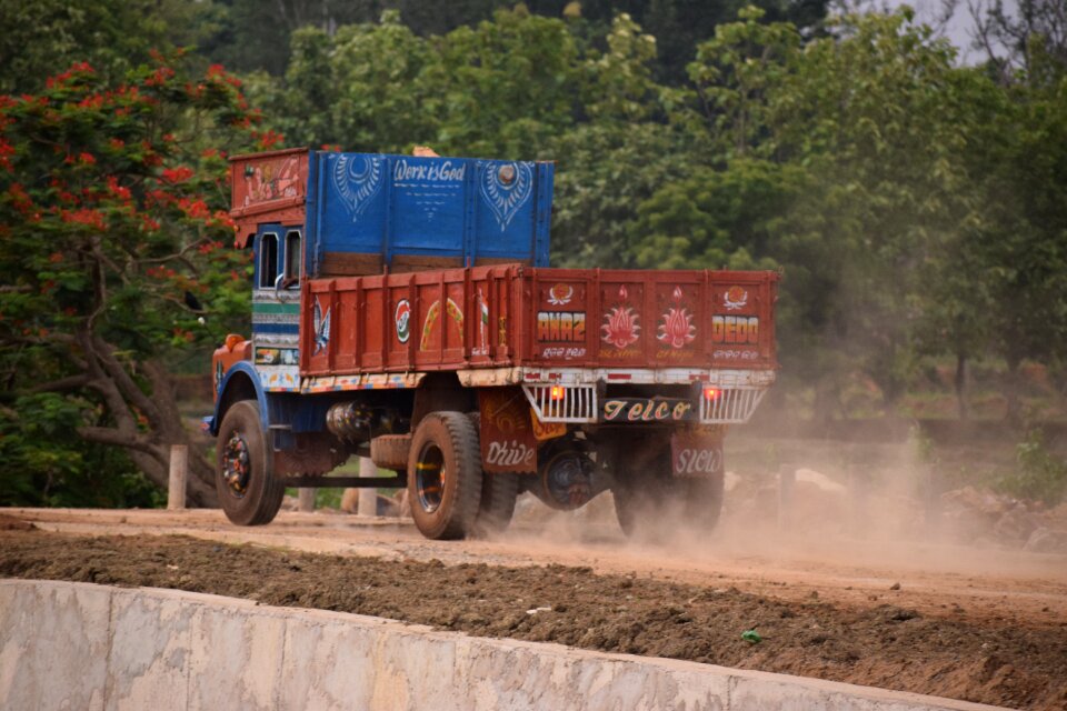 Dust pollution transport