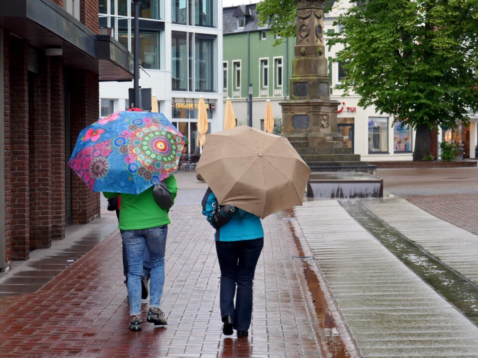 Shopping spree triste humor rain