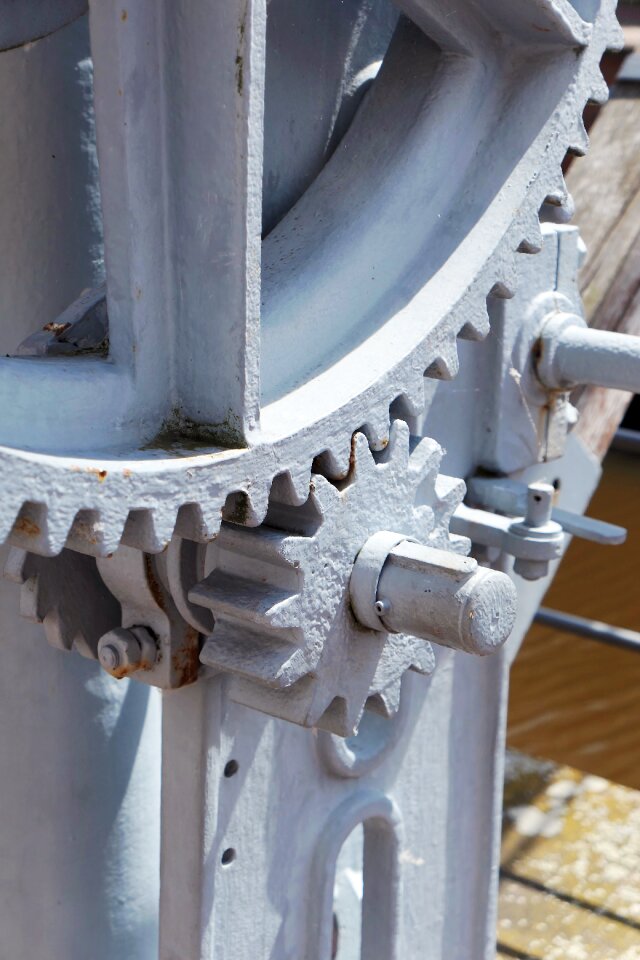 Gear transmission drive