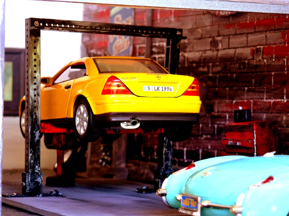 Vehicle repair automobile