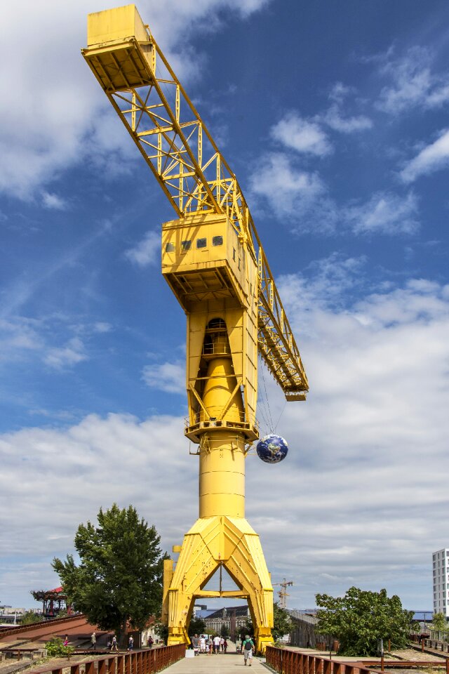 Giant metal yellow
