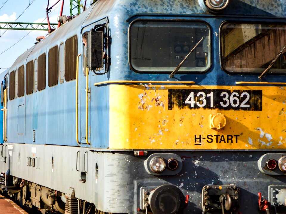 Tracks transport yellow