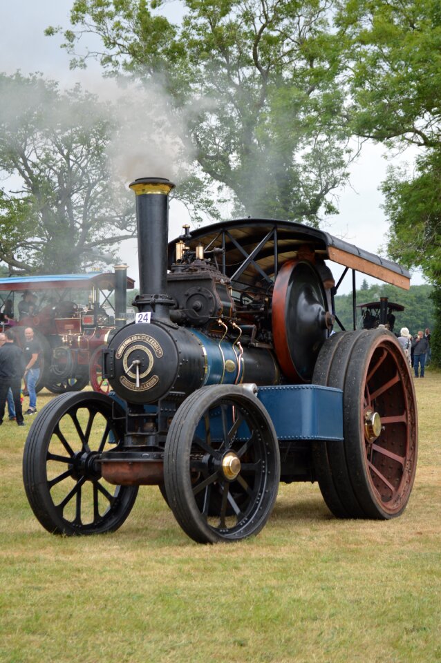 Engine traction engine