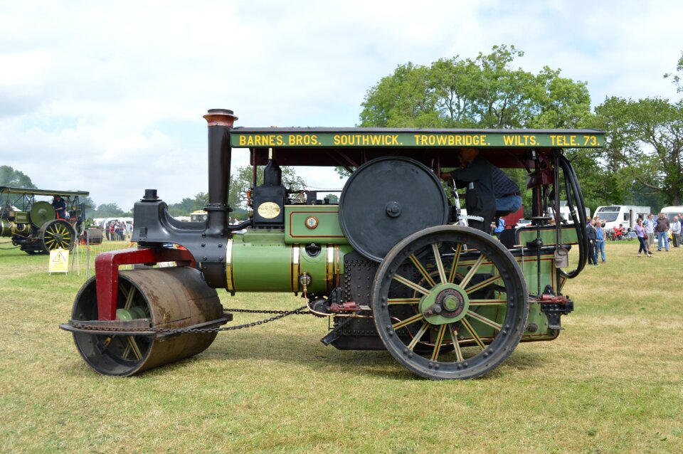 Engine traction engine