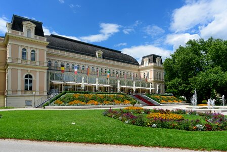 Facade building international