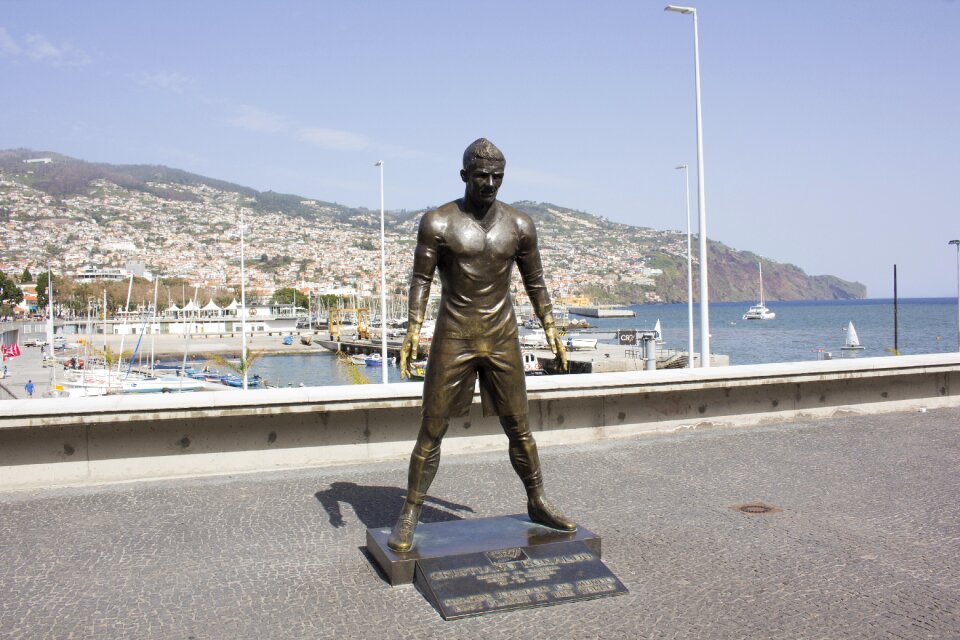 Statue figure bronze statue