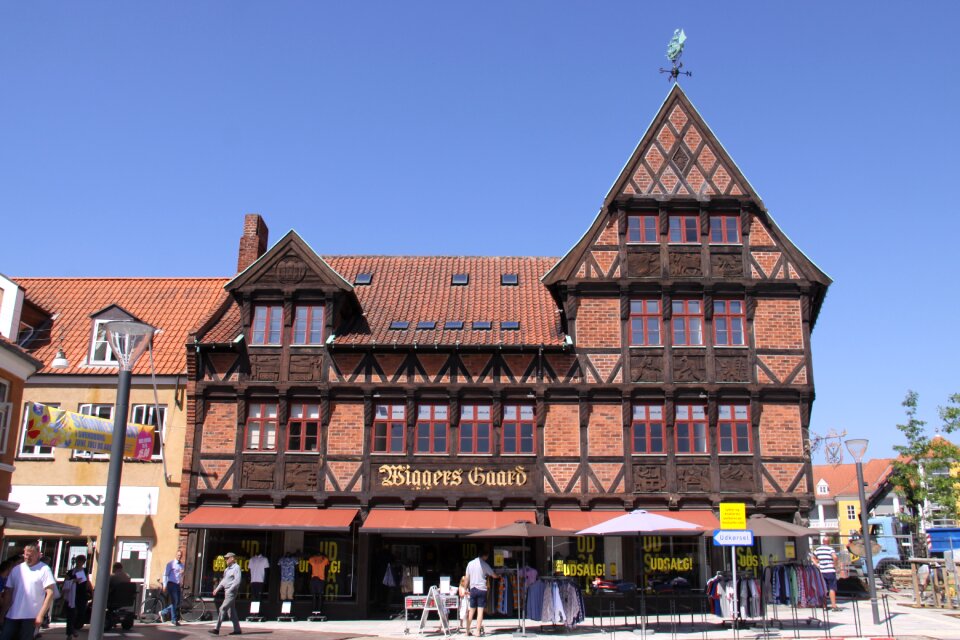 Grocer merchant building