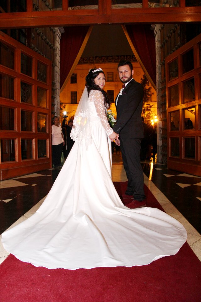 Romance grooms marriage