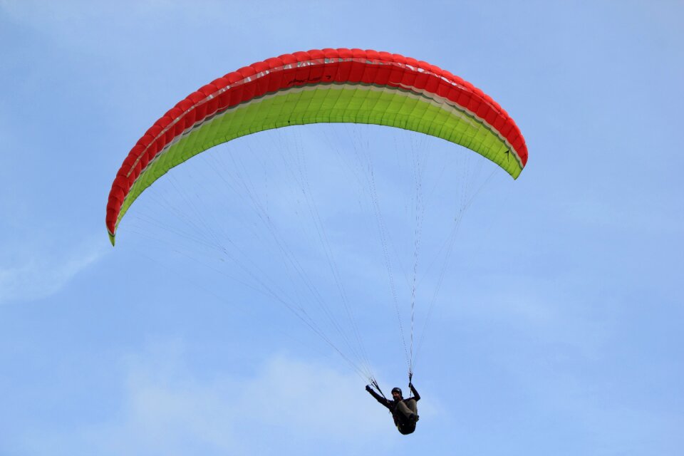 Flying paragliding