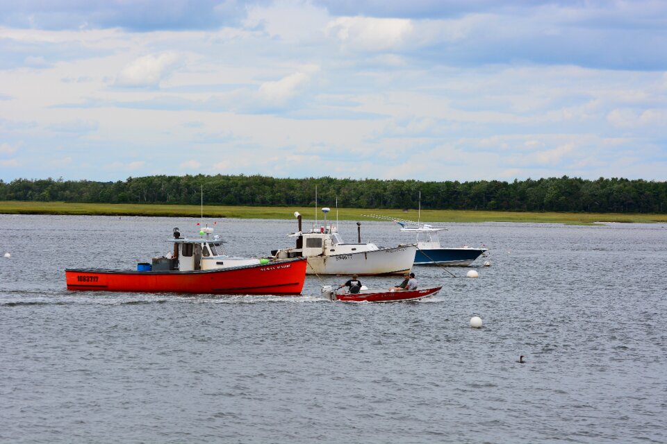 Lobster boat fishing lobster
