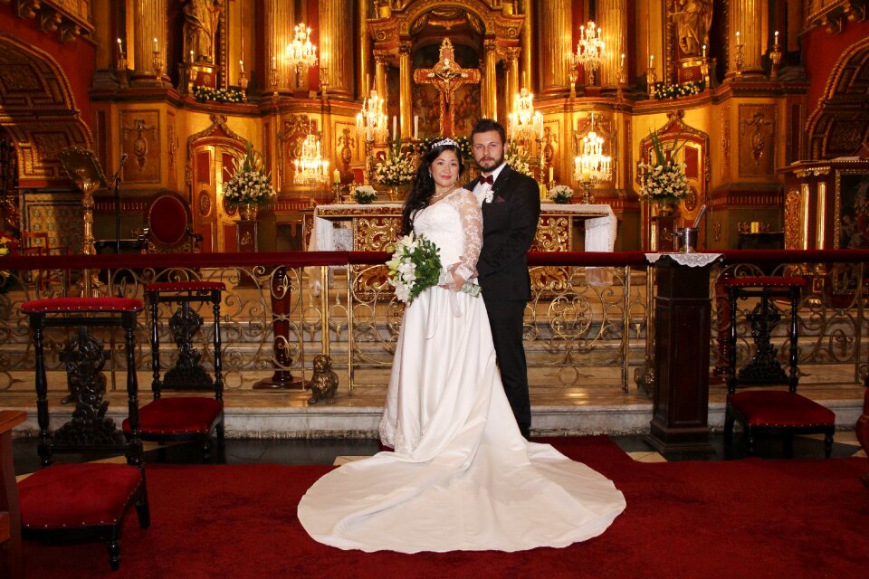 Romance grooms marriage