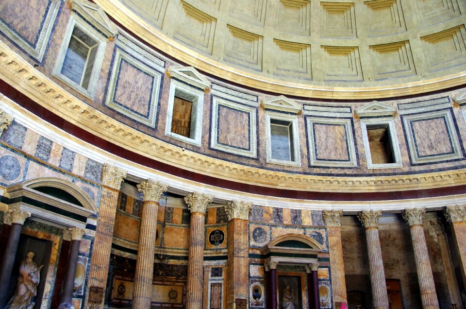 Antique sculpture columns