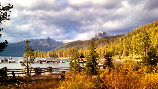 Lake nature sawtooth