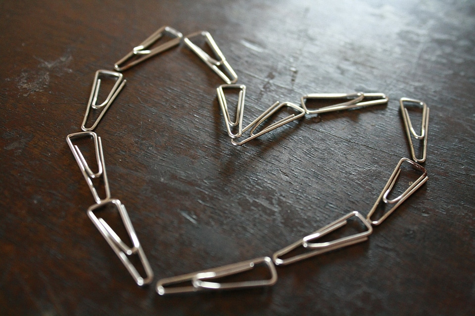 Shape metal fastener