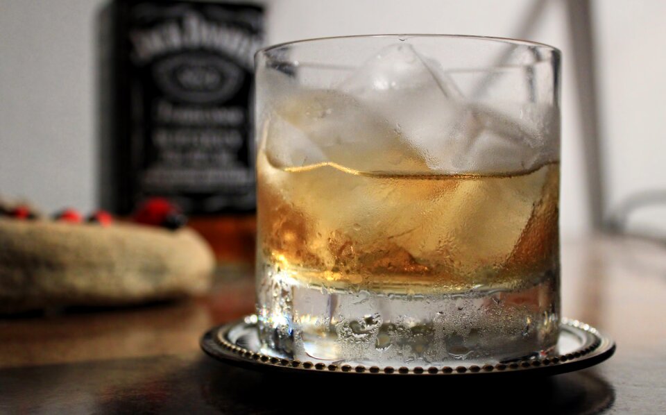 Alcohol beverage ice