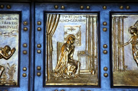 St-pierre cathedral door