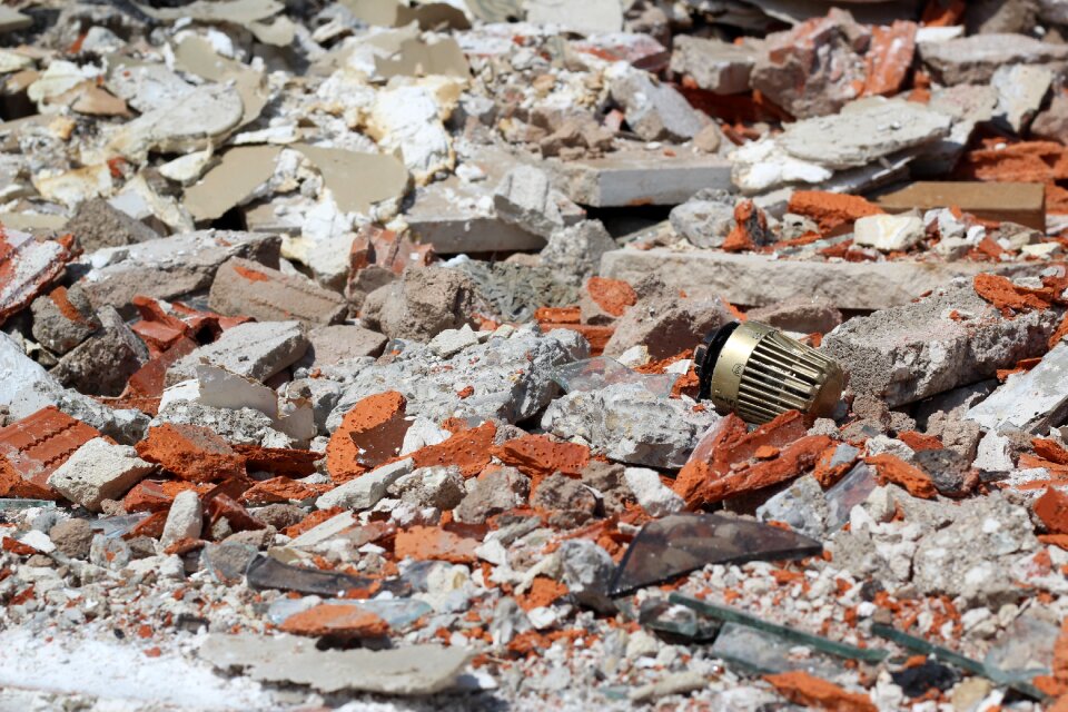 Debris thermostat building rubble