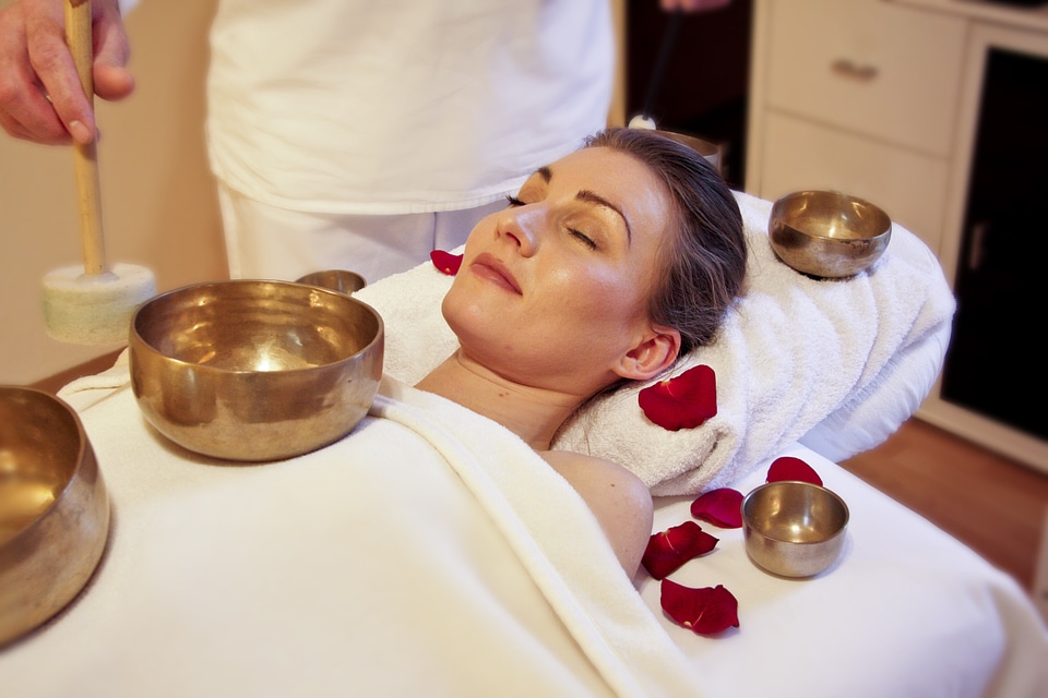 Massage sound massage singing bowl massage