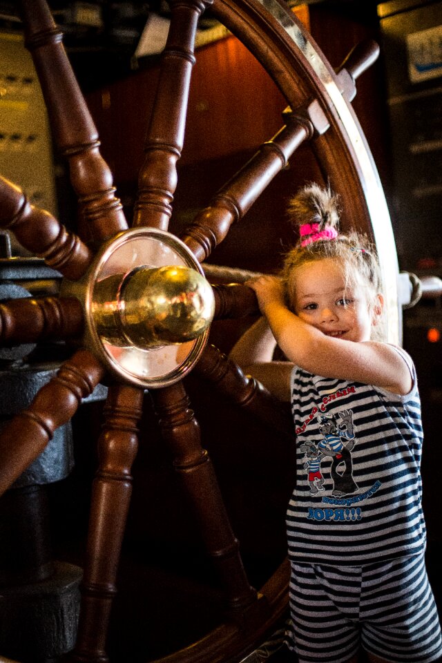 Girl wheel ship