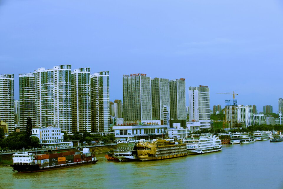 Yichang wanda plaza stay in the boat