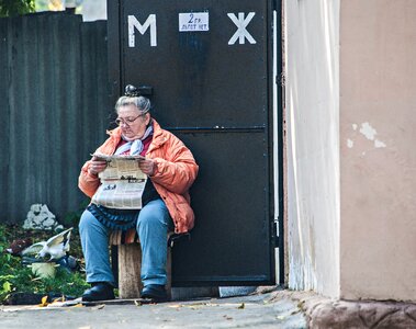 Wc reads newspaper