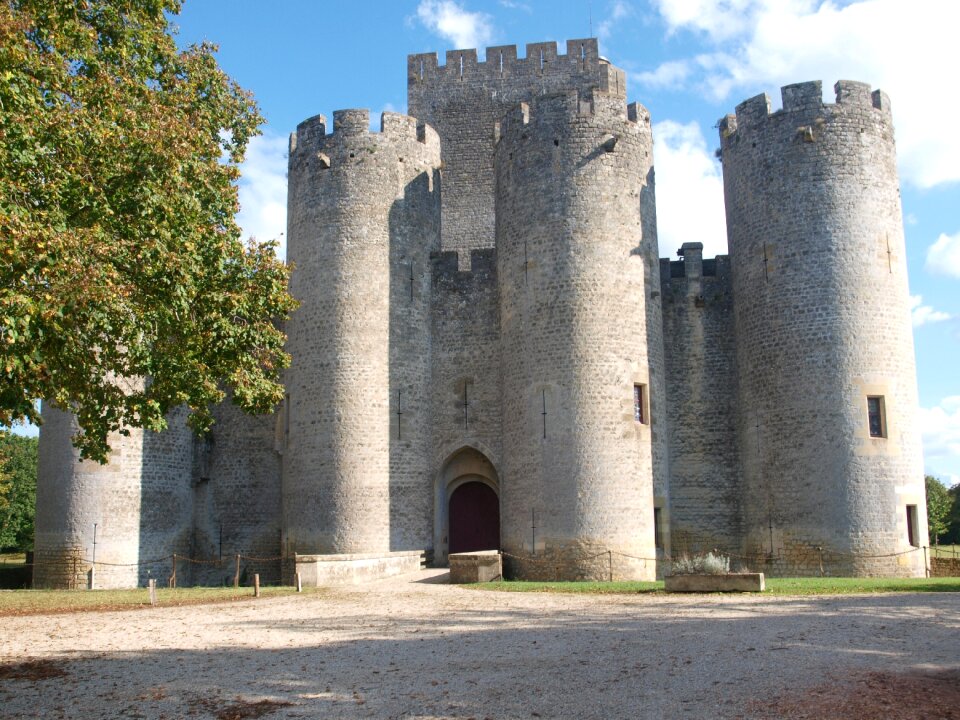 Castle mezeres bazas