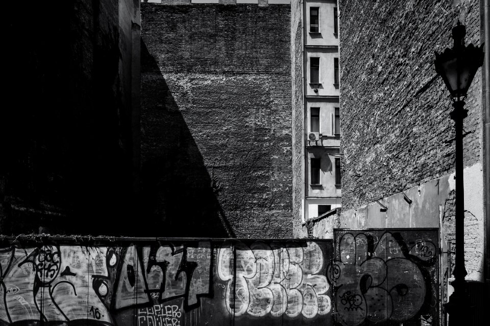 Black and white lamp court