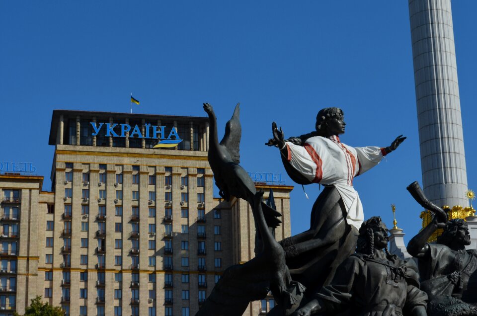 Majdan hotel ukraine the statue of