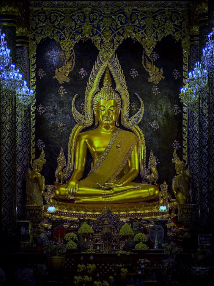 พระ phra buddha chinnarat buddhism