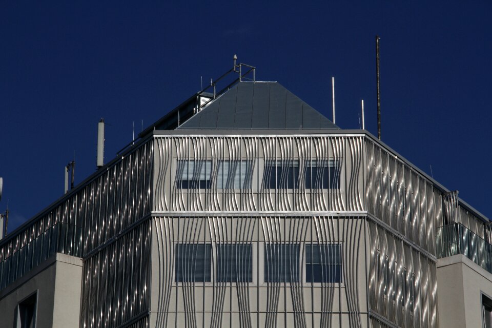 Building shiny roof