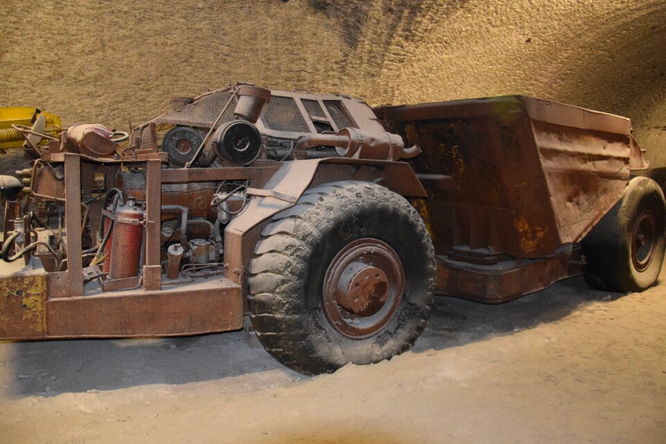 Construction vehicle backhoe bucket machine
